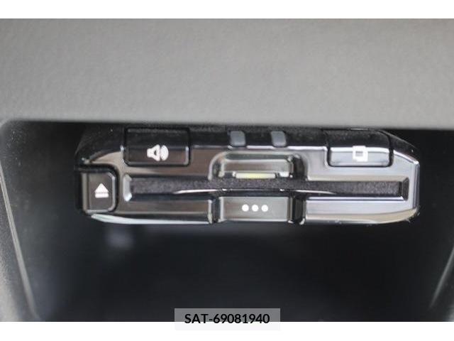 Toyota Pixis Mega 2019-04 382313-4