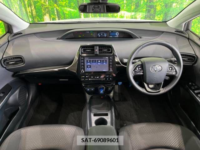 Toyota PRIUS 2022-07 322514-1