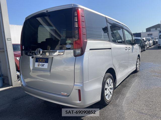 Toyota NOAH 2017-02 279547-2