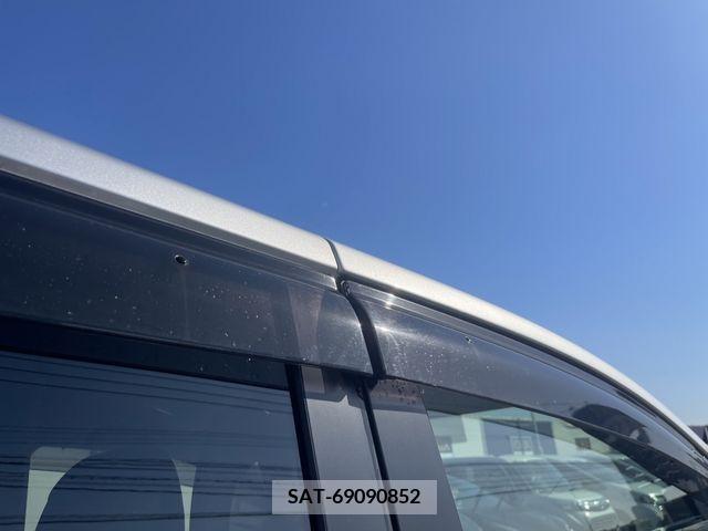 Toyota NOAH 2017-02 279547-3