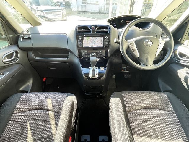 Nissan SERENA 2014-11 192328-1