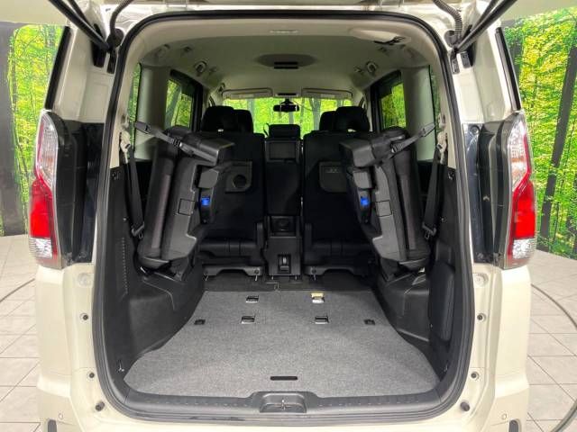 Nissan SERENA 2017-12 195215-11