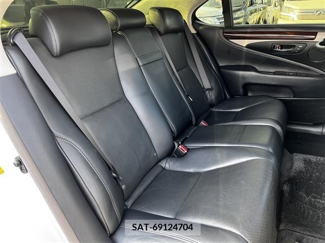 Lexus LS 2013-02 216827-19