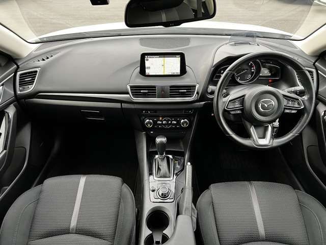 Mazda AXELA 2017-12 10831-7