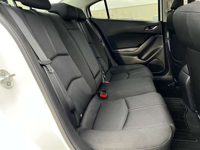 Mazda AXELA 2017-12 10831-9