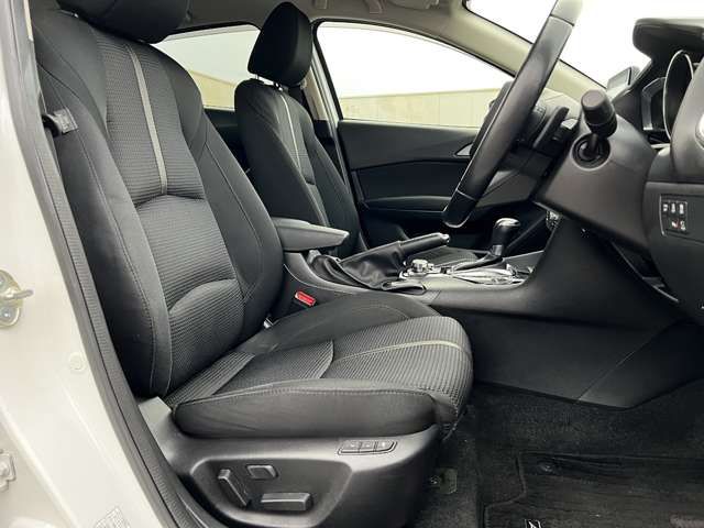 Mazda AXELA 2017-12 10831-8