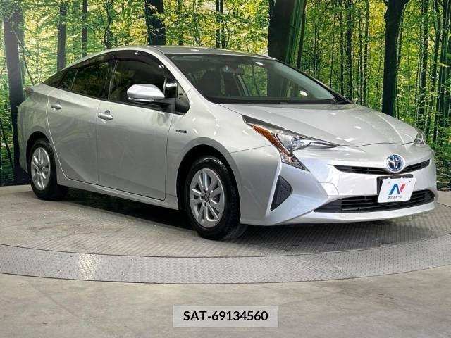 Toyota PRIUS 2017-07 366497-16