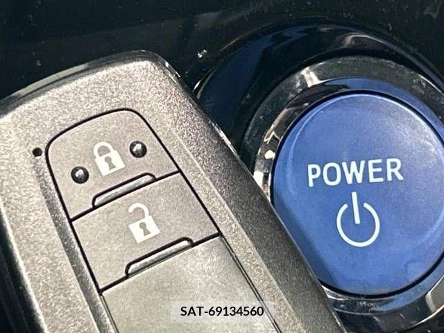 Toyota PRIUS 2017-07 366497-6
