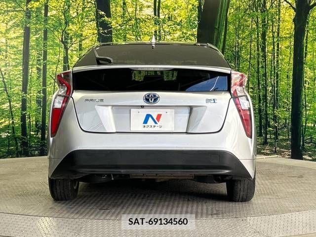 Toyota PRIUS 2017-07 366497-15