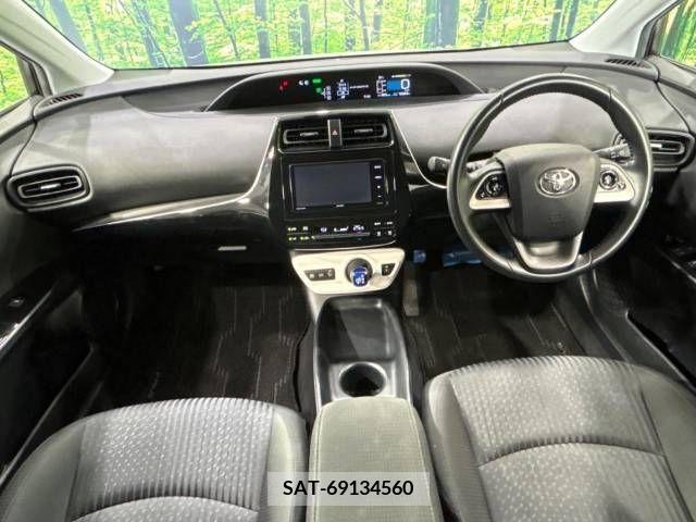 Toyota PRIUS 2017-07 366497-1