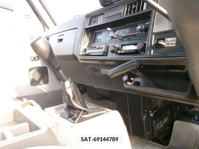 Isuzu Fargo 1985-04 202778-17