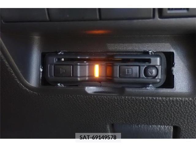 Toyota AQUA 2022-01 389258-12