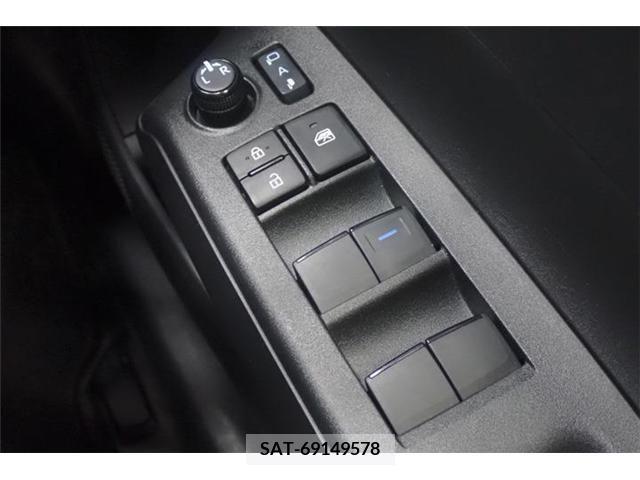 Toyota AQUA 2022-01 389258-19