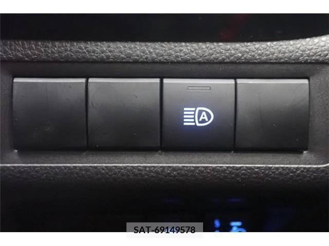 Toyota AQUA 2022-01 389258-18