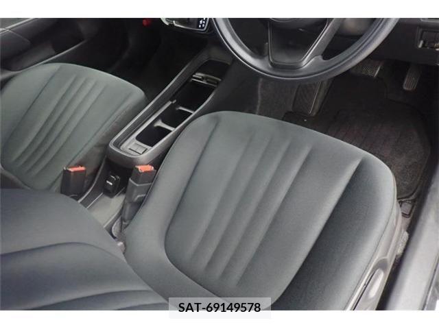 Toyota AQUA 2022-01 389258-21