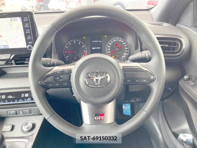 Toyota YARIS 2021-03 304817-11