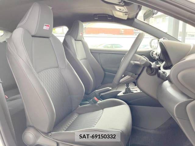 Toyota YARIS 2021-03 304817-8