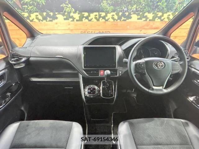Toyota VOXY 2021-06 321679-1