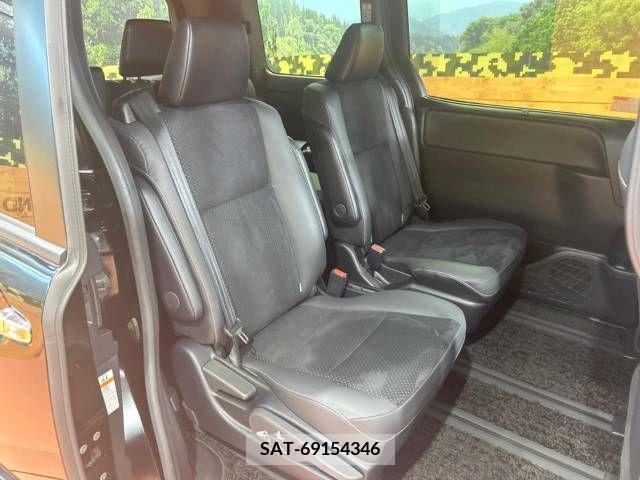 Toyota VOXY 2021-06 321679-9