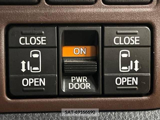 Toyota ESQUIRE 2019-08 337557-5