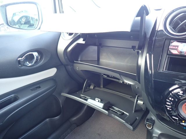 Nissan NOTE 2018-05 2057-5
