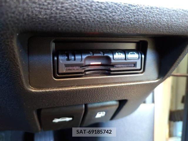 Nissan JUKE 2011-10 320498-15