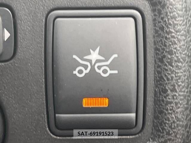 Nissan NOTE 2014-10 302366-4