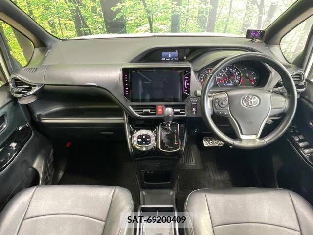 Toyota VOXY 2017-09 289204-1