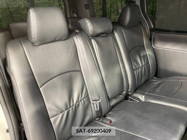 Toyota VOXY 2017-09 289204-9