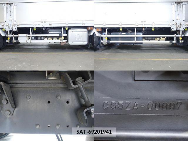 Nissan QUON 2011-03 366843-8
