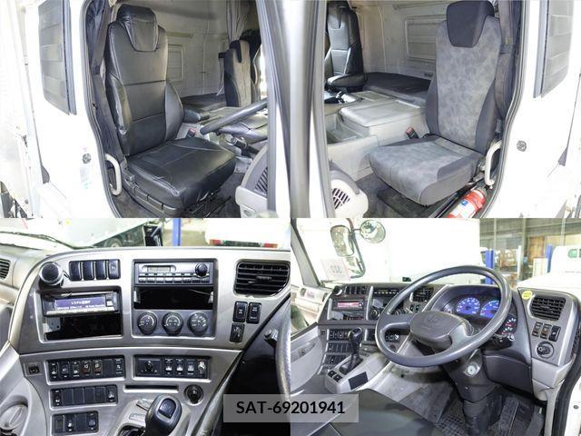 Nissan QUON 2011-03 366843-12