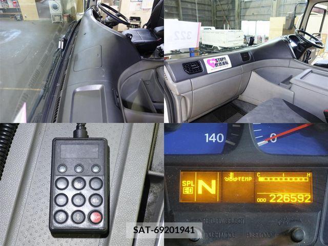 Nissan QUON 2011-03 366843-13