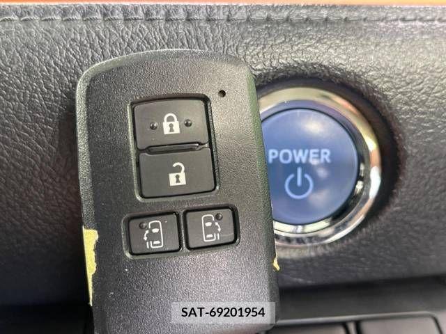 Toyota SIENTA 2016-08 350341-7