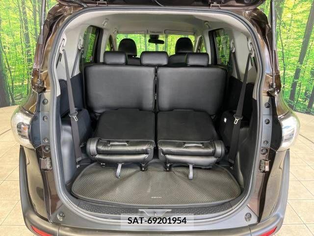 Toyota SIENTA 2016-08 350341-11