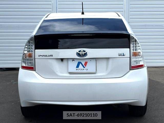 Toyota PRIUS 2011-12 352908-15