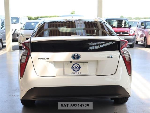 Toyota PRIUS 2018-06 342629-4