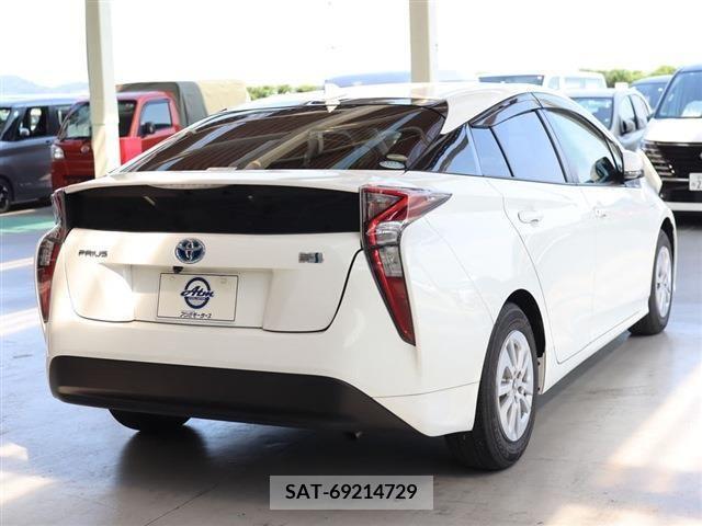 Toyota PRIUS 2018-06 342629-3