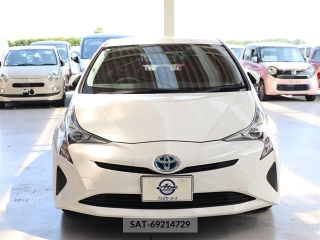 Toyota PRIUS 2018-06 342629-1