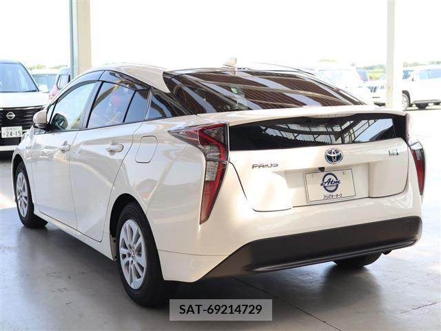 Toyota PRIUS 2018-06 342629-5