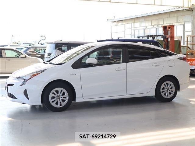 Toyota PRIUS 2018-06 342629-6