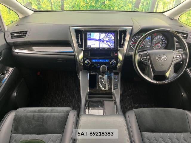 Toyota VELLFIRE 2017-03 369704-1