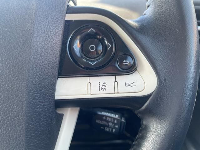 Toyota PRIUS 2017-04 182835-6