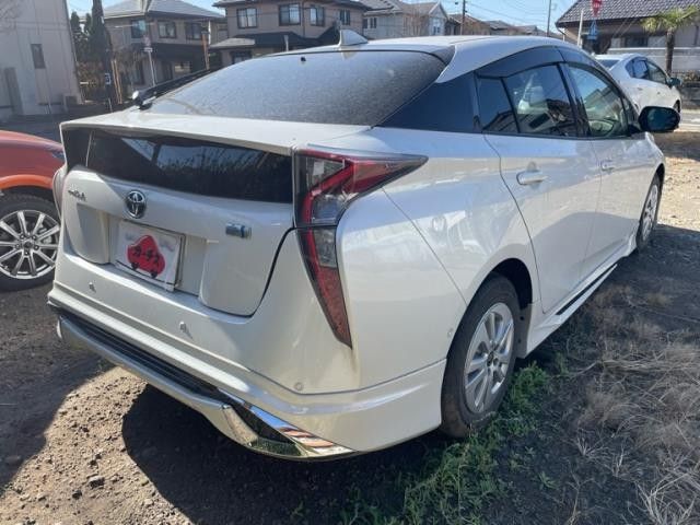 Toyota PRIUS 2017-04 182835-2