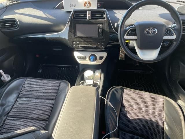 Toyota PRIUS 2017-04 182835-1