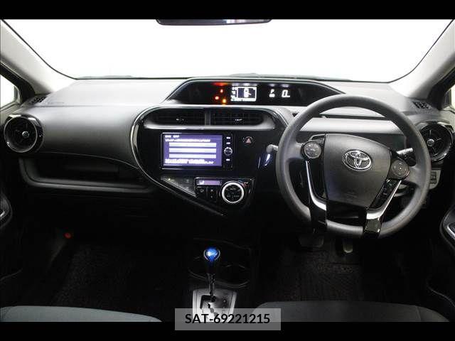 Toyota AQUA 2017-06 261839-1