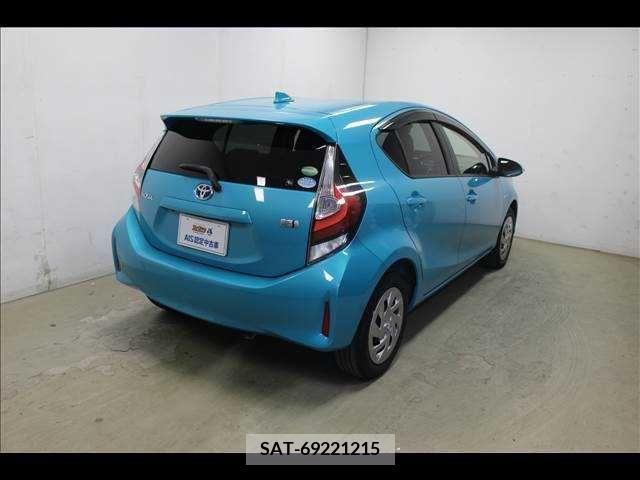 Toyota AQUA 2017-06 261839-2