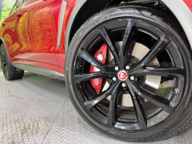 Jaguar F-PACE 2019-07 186556-10