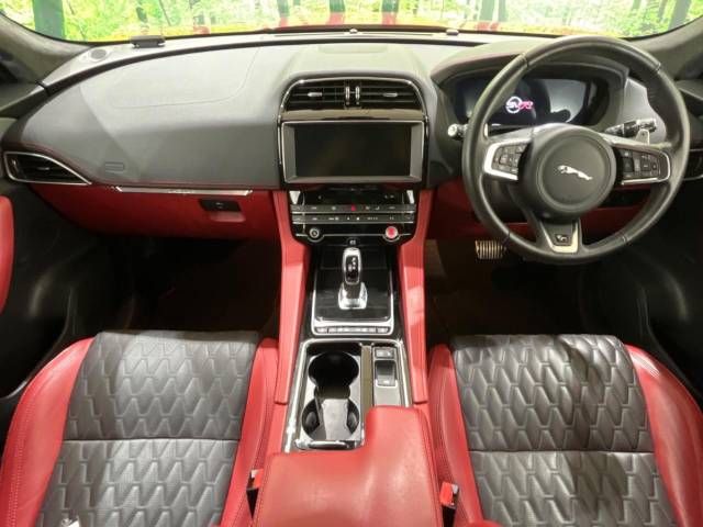 Jaguar F-PACE 2019-07 186556-2