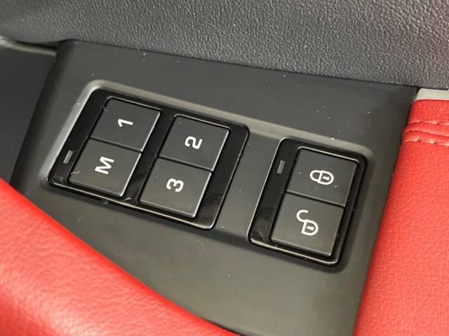 Jaguar F-PACE 2019-07 186556-7