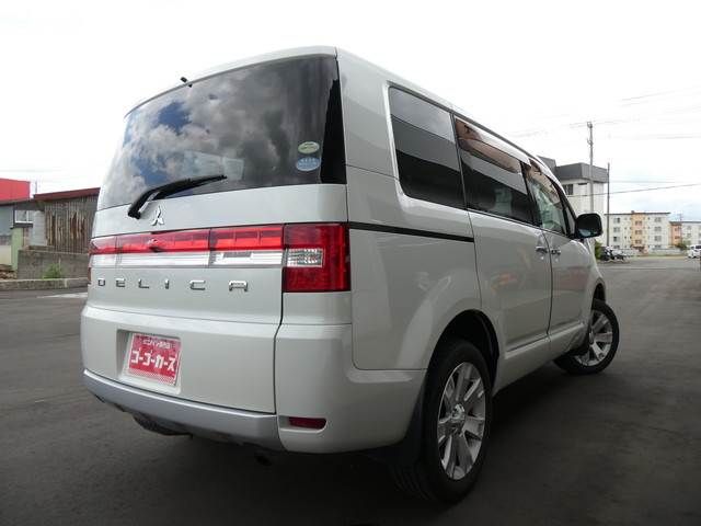 Mitsubishi DELICA D5 2010-07 5747-1